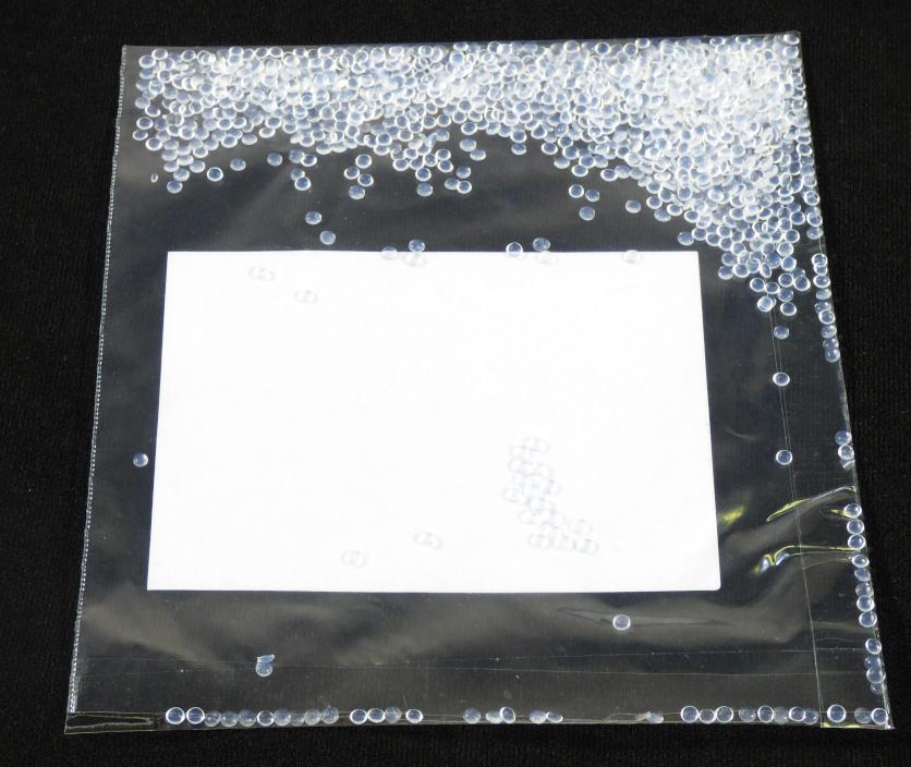 Angaben des Antragstellers:
Tetrafluorethylenperfluor(propylvinylether) Copolymer

Copolymer aus Tetrafluorethylen und Perfluorpropylvinylether. Zur Zusammensetzung liegen vertrauliche Angaben vor. Die Zusammensetzung entspricht dem Wortlaut des TARIC-Code 3904 6100 20.

Untersuchungsergebnis an einem Warenmuster:
Farbloses, transparentes Granulat (linsenförmig).

Befund:
Es liegt ein Copolymer aus Tetrafluorethylen und Perfluorpropylvinylether vor.