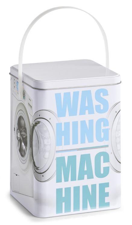 Bei dem vorliegenden, als "Waschpulver-Box" bezeichneten Warenmuster handelt es sich um eine quaderförmige Dose mit abnehmbarem Deckel, aus Stahl (kein nicht rostender Stahl) und einem am oberen Teil der Dose befestigten Henkel aus Kunststoff. Auf der Außenseite ist die Dose mit Farbe versehen: Sie ist auf drei Seiten mit Motiven (stilisierte Waschmaschine) und auf der vierten Seite mit den Wörtern "WASHING MACHINE" bedruckt. Auf Boden und Deckel befindet sich jeweils ein Aufkleber mit Angaben u. a. zum Verkäufer. Die Aufkleber weisen jedoch keine Inhaltsangaben oder Verbraucherinformationen zum Inhalt auf. Die Dose dient insbesondere zur Aufbewahrung von Waschpulver im Haushalt.
Abmessungen (Länge x Breite x Höhe) ca. 15 x 15 x 21 cm.
- Antragstellerangaben -

Abbildung siehe Anlage.

Stahl bestimmt im Hinblick auf den Umfang und die Bedeutung für die Verwendung den Charakter der aus verschiedenen Stoffen zusammengesetzten Ware.

Derartige Erzeugnisse gehören als "andere Haushaltsartikel aus Stahl" zur 
Codenummer 7323 99 00 90 0 des Zolltarifs.