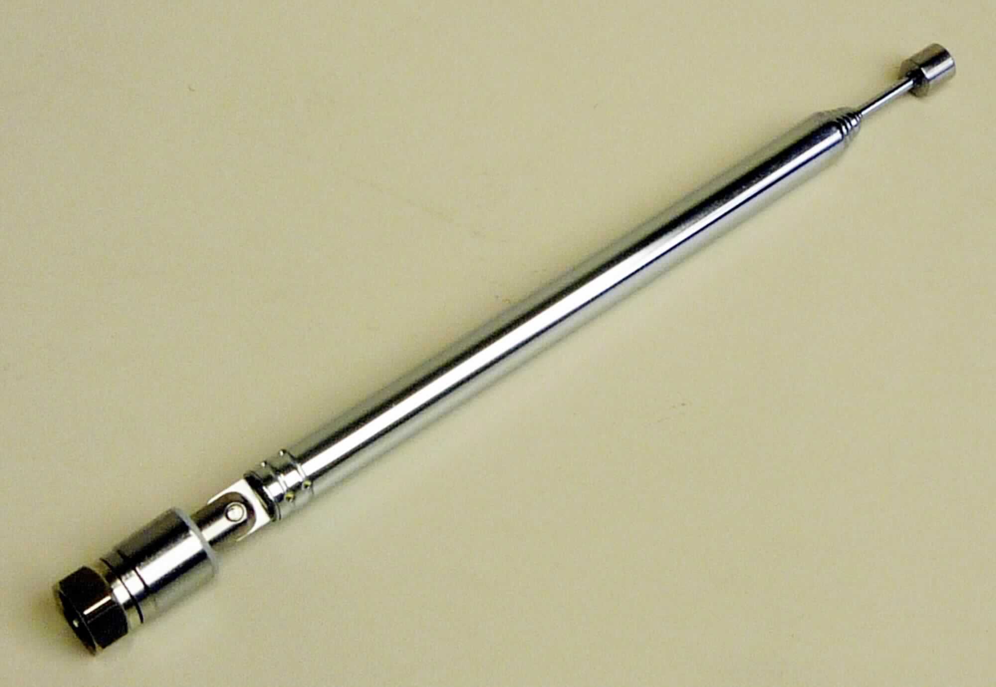 Teleskopantenne für Rundfunkempfang
- aus einem ausziehbaren Antennenstab (Länge 160 mm, ausgezogen 730 mm) aus Metall mit Gelenk
  und Anschlussstecker (Abbildung s. Anlage),
- erkennbar ausschließlich als Antenne für den UKW-Empfang mit einem Kofferradio bestimmt.

"Teil, erkennbar ausschließlich für Geräte der Position 8527 bestimmt, Teleskopantenne für Taschen-, Koffer- und Kraftfahrzeugempfangsgeräte - FM-Stabantenne"