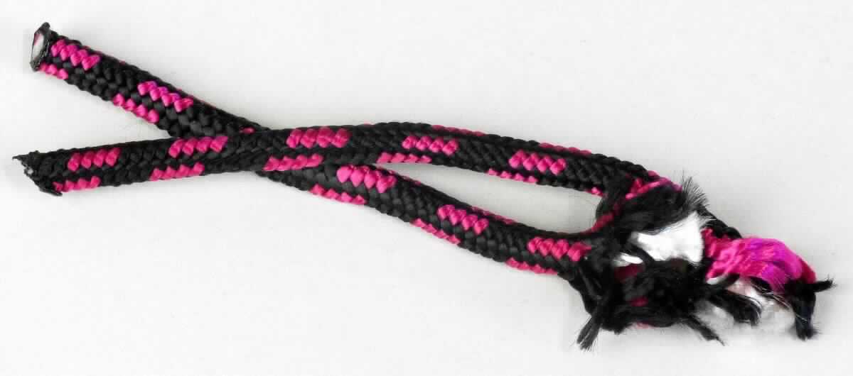 Seil, sog. Seil Auxiliary Cord / 641-1045, Foto siehe Anlage,
- als Meterware, laut Antrag auf Spulen, mit einer Länge von 60 m und einem Durchmesser von 6 mm,
- laut Untersuchungsergebnis:
-- aus einem Rundgeflecht mit enger Flechtweise und festem Gefüge 
-- aus synthetischen Chemiefasern (laut Antrag Nylon), u. a. somit keine Ware der Unterposition 5607 49,
-- mit einer Seele aus Spinnstoffen,
-- mit einem Titer von mehr als 50.000 dtex.

"Seil, geflochten, aus synthetischen Chemiefasern, aus Nylon, mit einem Titer von mehr als 50.000 dtex (5 g je m)"