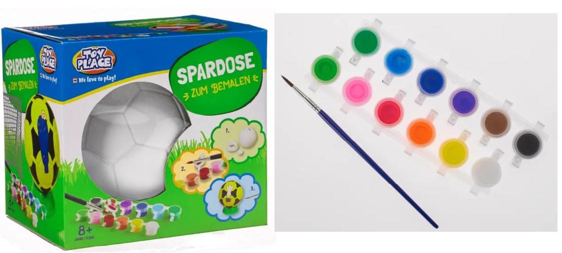 Warenzusammenstellung, bestehend aus einem keramischen Ziergegenstand, zwölf Malfarben und einem Pinsel, sog. Spardose Fußball zum Bemalen, Abbildung siehe Anlage, 
- in Aufmachung für den Einzelverkauf (gemeinsam in einem bunten Karton verpackt), 
- zur Befriedigung eines speziellen Bedarfs (Bemalen der Spardose) zusammengestellt,
- keramischer Ziergegenstand, in Form einer zusammengesetzten Ware, 
  bestehend aus:
- - einer Spardose in Form eines weißen Balls, 
- - - in den Abmessungen: Durchmesser 12,5 cm,
- - - mit einem Schlitz (Länge 3,6 cm) auf der Oberseite zum Geldeinwurf,
- - - mit einem mit einem Kunststoffpfropfen versehenen runden Loch an der 
       Unterseite (Durchmesser 3,5 cm) zur Entnahme der Münzen,
- - - keramisches Erzeugnis, nach der Formgebung gebrannt, tonmineralhaltiges 
      Material enthaltend,
- - - nach dem Ergebnis der wissenschaftlichen Untersuchung aus Porzellan,
- - - ohne Hinweise auf Handarbeit,  
- - einem ringförmigen Standfuß aus Keramik,
- - die Spardose in Form des Fußballs aus Porzellan bestimmt nach der Bedeutung
    in Bezug auf die Verwendung und nach dem Umfang den wesentlichen Charakter 
    der zusammengesetzten Ware,
- einer Zusammenstellung aus zwölf verschiedener Malfarben in kleinen 
  Kunststoffnäpfchen,
- einem Pinsel für Kunstmaler (Stiel aus Kunststoff, schwarze Borsten, 16,5 cm lang), 
- die Spardose aus Porzellan bestimmt nach dem Umfang und der Bedeutung in 
  Bezug auf die Verwendung den wesentlichen Charakter der Warenzusammenstellung.

"Anderer keramischer Ziergegenstand, aus Porzellan, nicht handgearbeitet"