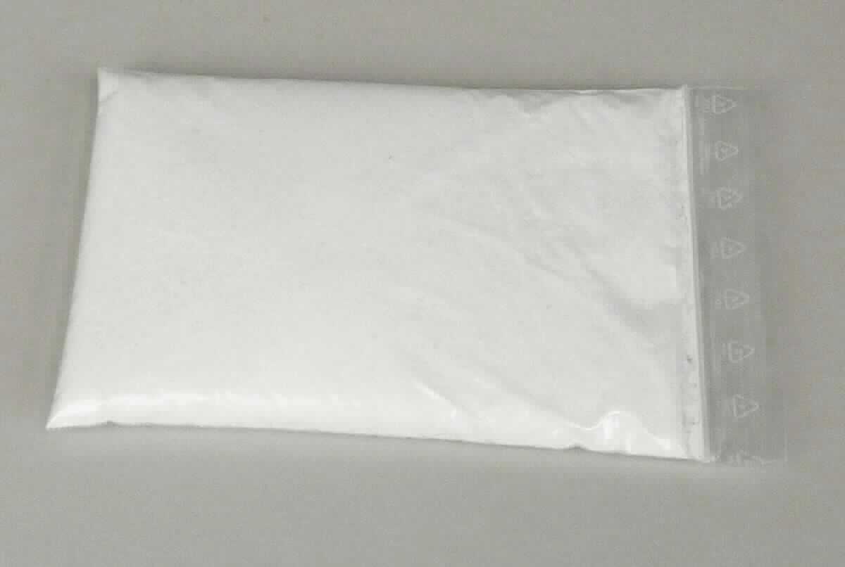 2,3-Dihydroxypropyllaurat

Bei der vorgelegten Ware handelt es sich gemäß den vorgelegten Unterlagen um die chemisch einheitliche Verbindung 2,3-Dihydroxypropyllaurat. Synonyme Bezeichnungen sind 2,3-Dihydroxypropyldodecanoat und Glycerinmonolaurat. Die CAS-Nummer lautet 142-18-7. Die Reinheit beträgt mindestens 90%. Die Ware liegt als weißes Pulver vor und wird als Futtermittel verwendet.

Die Ware ist als 'Laurinsäure und ihre Salze und Ester' in die Unterposition 2915 9030 der Kombinierten Nomenklatur einzureihen.