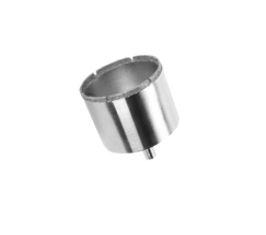 „Diamantbohrer“

- mit einer Bohrkrone aus unedlem Metall mit diamantbeschichteter Schneidkante

- mit einem Durchmesser von ca. 35 mm

- mit Aufnahmevorrichtung zur Verwendung in Werkzeugmaschinen (z. B. Bohrmaschine)

- verpackt in einem Kunststoffbeutel

- zum Durchbohren unterschiedlicher Materialien (z. B. Sollbruchstellen in Granitspülen) im
  Sanitärbereich geeignet, um Bohrungen für Armaturen oder Exzenter herzustellen

Abbildung siehe Anlage.

Derartige Erzeugnisse gehören als "auswechselbare Handwerkzeuge (Bohrwerkzeuge) zur Verwendung in Werkzeugmaschinen, mit arbeitendem Teil aus Diamant oder agglomeriertem Diamant auf einem Träger aus unedlem Metall" zum TARIC-Code 8207 5010 00