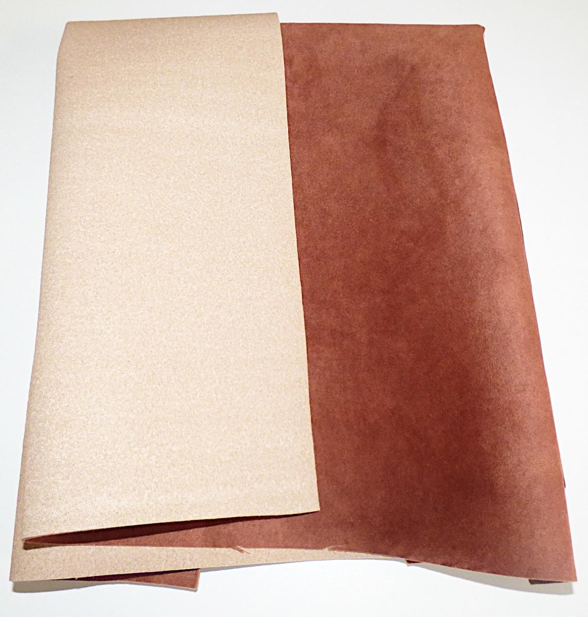 Textillaminat, Art. Amour FR, Foto siehe Anlage,
- als Meterware, mit einer Breite von laut Antrag 143 cm,
- aus zwei mit ihrer ganzen Fläche aufeinanderliegenden und so miteinander durch Kleben verbundenen
   Lagen:
-- mit einer Oberlage (Schauseite):
--- aus einem Samtgewirke (Kettenwirktechnik) aus synthetischen Chemiefasern (laut Antrag Polyester), 
--- kein Hochflorerzeugnis und kein Schlingengewirke,
-- mit einer Unterlage:
--- aus einem gerauten Kuliergewirke aus synthetischen Chemiefasern, auf der Rückseite dünn mit
    Kunststoff bestrichen,
- das die Schauseite bildende Samtgewirke verleiht der Ware insbesondere im Hinblick auf die
  Bedeutung in Bezug auf die Verwendung als Möbelbezugsstoff ihren wesentlichen Charakter.

"Samt, gewirkt, anderer als in der Unterposition 6001 10 genannte, aus Chemiefasern"