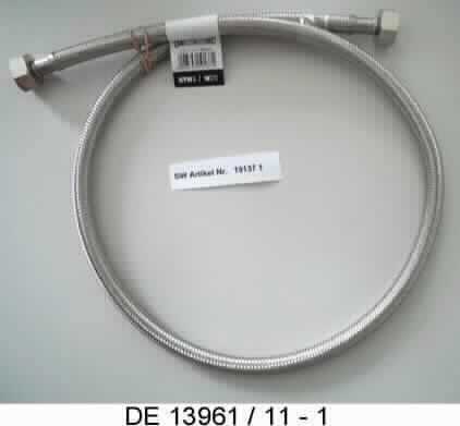 Es handelt sich um etwa 1000 mm lange, flexible Schläuche aus einem Drahtgeflecht aus Stahl mit Innenschlauch aus Kunststoff. Die Erzeugnisse sind an beiden Enden mit Verbindungsstücken aus einer Kupfer-Zink-Legierung mit gewichtsmäßig vorherrschendem Kupfergehalt (Messing) versehen. Die Waren werden als Armaturenschläuche im Sanitärbereich verwendet.
Stahl herrscht gegenüber Kupfer gewichtsmäßig vor.
- Antragstellerangaben - 

Die unedlen Metalle sind aufgrund des Umfangs und des Wertes gegenüber dem Kunststoff charakterbestimmend.

Abbildung siehe Anlage.

Derartige Erzeugnisse gehören als "Schläuche aus unedlen Metallen (Stahl), auch mit Verbindungsstücken, andere als solche der Codenummer 8307 1000 10 0" zur Codenummer 8307 1000 90 0 des Zolltarifs.