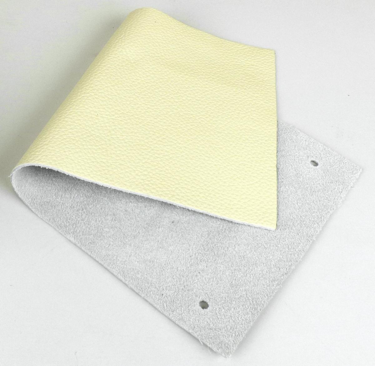 Leder von Rindern,
die Einreihung erfolgt anhand des vorgelegten Zuschnitts (Foto siehe Anlage),
- enthaartes Leder,
- gegerbt und zugerichtet (u. a. durch Färben der Oberfläche),
- laut Antrag:
- - Narbenspalt vom Rind,
- - in Form von ganzen Häuten mit einer Oberfläche von mehr als 2,6 m²,
- - mit einer Dicke von 1,1 mm bis 1,3 mm,
- - zur Verwendung als Möbelbezugsstoff.

"Nach dem Gerben zugerichtetes Leder von Rindern und Kälbern, enthaart, kein Leder der Position 4114,
 ganze Haut, Narbenspalt, mit einer Oberfläche von mehr als 2,6 m²"