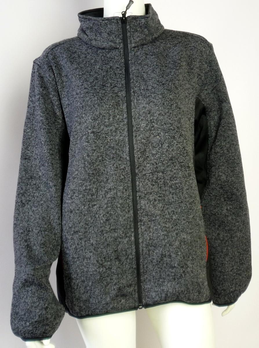 Blouson, sog. Women`s Fleece Jacket, Größe M, Foto siehe Anlage,
- in einem Polybeutel verpackt,
- aus ca. 1,9 mm dicken, einseitig (Innenseite) gerauten, buntgewirkten Gewirken (melierte Garne) und
  aus ca. 1,1 mm dicken, einseitig (Innenseite) gerauten, einfarbigen Gewirken, beide Gewirke aus laut
  Antrag 100 % Polyester (synthetische Chemiefasern),
- über die Taille reichend (Rückenlänge: ca. 67 cm), vorn bogenförmig und bis zu 3 cm kürzer gearbeitet,
- mit einem Stehkragen,
- mit einer durchgehenden Öffnung mit Reißverschluss,
- ohne Hinweise auf den Trägerkreis (unisex),
- mit langen Ärmeln, die über den unteren Rand des Kleidungsstücks hinausreichen; an den Ärmel-
  enden mit schmalen, elastischen Gewebebändern eingefasst,
- vorn mit zwei eingesetzten Taschen mit Reißverschluss unterhalb der Taille,
- am unteren Rand mit einem schmalen, elastischen Gewebeband eingefasst und leicht verengt.

"Blouson, aus Gewirken, für Frauen, aus Chemiefasern"
