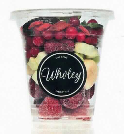 Smoothie-Mix, gefroren, vorportioniert.

Vorgelegt wurde eine Rezeptur und eine Informationsbroschüre mit Abbildungen diverser Smoothie-Mischungen, jedoch kein Warenmuster. Der Smoothie soll nach Zugabe von Wasser durch Homogenisieren der Mischung in einem Mixer hergestellt werden. Gemäß den Rezepturangaben handelt es sich um eine Mischung aus gefrorenen Früchten (ca. 78 %, davon ca. 34 % Erdbeeren), gefrorenem Gemüse (ca. 11 %), getrockneten Früchten (ca. 10 %) und geringen Mengen weiterer Zutaten, verpackt in einem Klarsichtbecher. Die gefrorenen Erdbeeren bestimmen aufgrund ihrer Menge den Charakter der Mischung.

Erdbeeren, gefroren, ohne Zusatz von Zucker oder anderen Süßmitteln.