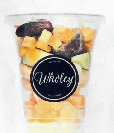 Smoothie-Mix, gefroren, vorportioniert.

Vorgelegt wurde eine Rezeptur und eine Informationsbroschüre mit Abbildungen diverser Smoothie-Mischungen, jedoch kein Warenmuster. Der Smoothie soll nach Zugabe von Wasser durch Homogenisieren der Mischung in einem Mixer hergestellt werden. Gemäß den Rezepturangaben handelt es sich um eine Mischung aus gefrorenen Früchten (ca. 87 %, davon ca. 57 % Bananen, Äpfel und Feigen), gefrorenem Gemüse (ca. 6 %), getrockneten Datteln (ca. 3 %) und weiteren Zutaten (ca. 4 %), verpackt in einem Klarsichtbecher. Die gefrorenen Früchte bestimmen aufgrund ihrer Menge den Charakter der Mischung.

Früchte, gefroren, ohne Zusatz von Zucker oder anderen Süßmitteln, keine der Unterpositionen 0811 10 bis 
0811 9085, andere.