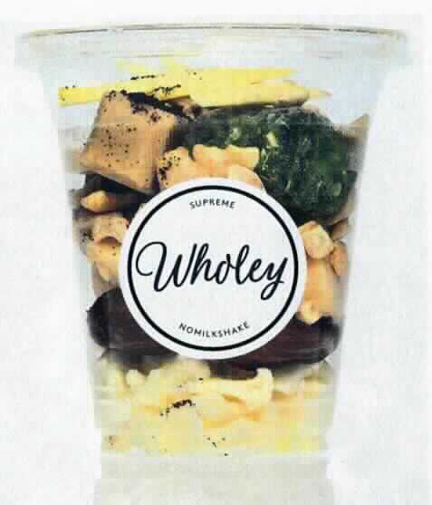 Smoothie-Mix, gefroren, vorportioniert.

Vorgelegt wurde eine Rezeptur und eine Informationsbroschüre mit Abbildungen diverser Smoothie-Mischungen, jedoch kein Warenmuster. Der Smoothie soll nach Zugabe von Wasser durch Homogenisieren der Mischung in einem Mixer hergestellt werden. Gemäß den Rezepturangaben handelt es sich um eine Mischung aus gefrorenen Früchten und Nüssen (ca. 59 %), gefrorenem Gemüse (ca. 22 %), getrockneten Datteln (ca. 12 %) und weiteren Zutaten (ca. 7 %). Die gefrorenen Früchte und Nüsse bestimmen aufgrund ihrer Menge den Charakter der Mischung.

Früchte und Nüsse, gefroren, ohne Zusatz von Zucker oder anderen Süßmitteln, keine der Unterpositionen 0811 10 bis 0811 9085, andere.