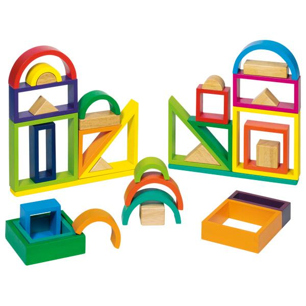Nach den Angaben der Antragstellerin sowie der vorliegenden Abbildung handelt es sich um Baukastenspielzeug (sog. "Bausteine Regenbogen, Art. 58655") in Form von 38 bunt lackierten Bauklötzen aus Holz, in verschiedenen Formen (Dreiecke, Rechtecke, Quadrate, Halbkreise). Die Bauklötze können aufeinander gesetzt, gestapelt und gelegt werden, sodass viele verschiedene Konstruktionen entstehen.

Die Erzeugnisse dienen der spielerischen Unterhaltung von Kindern und sind in einem Holzkasten mit bunt bedrucktem Pappeinleger für den Einzelverkauf aufgemacht. Hinweise auf eine Fertigung in Handarbeit liegen nicht vor.

Zolltarifrechtlich handelt es sich um "anderes als in den Unterpositionen (KN) 9503 0010 bis 
9503 0035 genanntes Spielzeug, Baukastenspielzeug, nicht aus Kunststoff, nicht handgearbeitet aus Holz".