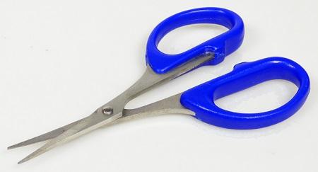 "Stick-Schere"

- bestehend aus zwei um einen Stift x-förmig beweglich gelagerten
  Scherenblättern aus unedlem Metall (Stahl), die an den Enden zur leichteren
  Handhabung jeweils zu einer Öse (Kunststoff) zum Durchstecken eines
  Fingers ausgearbeitet sind

- mit einer Länge von etwa 10 cm

- besonders geeignet für Stickarbeiten

- auf einer Pappunterlage aufgeblistert

Abbildung siehe Anlage.
 
Derartige Erzeugnisse gehören als "Scheren, mit arbeitendem Teil aus unedlem
Metall" zum TARIC-Code 8213 0000 00.