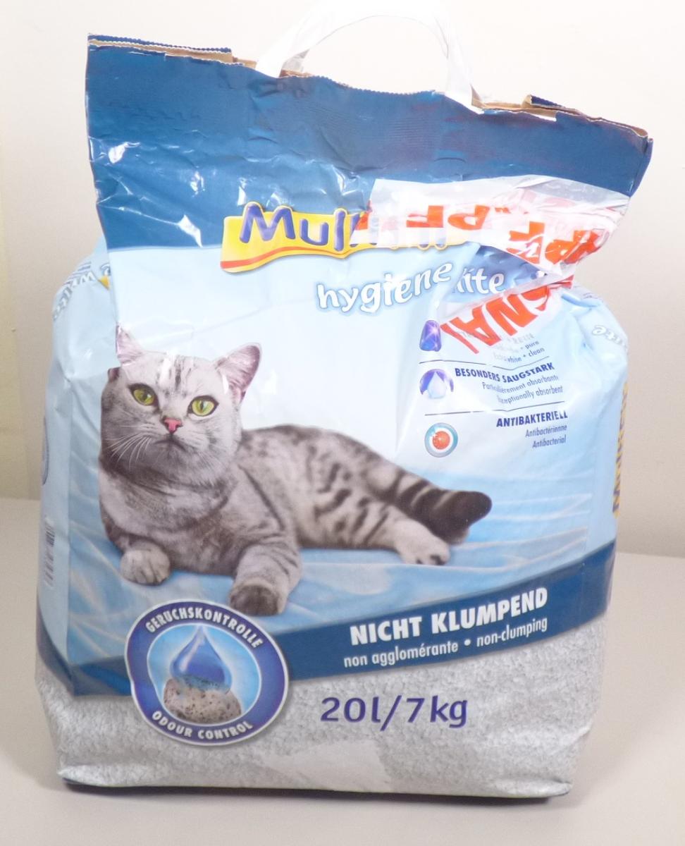 Angaben:
Hygienestreu für Katzen, bestehend aus Calciumsilikathydrat in Granulatform; gehärtet, getrocknet und entstaubt, ohne Zusatz von Duftstoffen; aufgemacht für den Einzelverkauf zu jeweils 20 L.

Warenbeschaffenheit:
Weiße, poröse Gesteinskörnung (Durchmesser ca. 0,5 - 1 cm), verpackt in 20 l (7 kg) Original-Papierbeutel mit u.a. der Aufschrift "MultiFit hygiene white, reinweiße, ungebleichte, staubfreie Mineralstreu ohne Zusatz von Duftstoffen; frei von synthetischen Zusatzstoffen".

Befund:
Mineralische Stoffe, anderweit weder genannt noch inbegriffen.