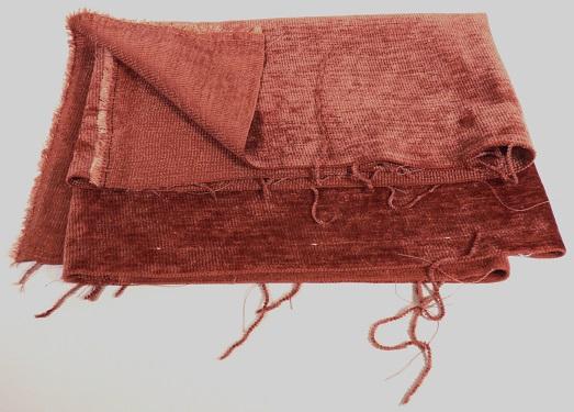 Chenillegewebe, sog. Möbelbezugsstoff, Art. Panarea, Foto siehe Anlage,
- als Meterware, mit einer Breite von mehr als 30 cm,
- mit samtartiger Oberfläche,
- aus Chenillegarnen und anderen Garnen; beide aus synthetischen Chemiefasern (laut Antrag
  Polyester),
- auf der Rückseite dünn mit Kunststoff bestrichen.

"Chenillegewebe, keine Ware der Positionen 5802 oder 5806, aus Chemiefasern"