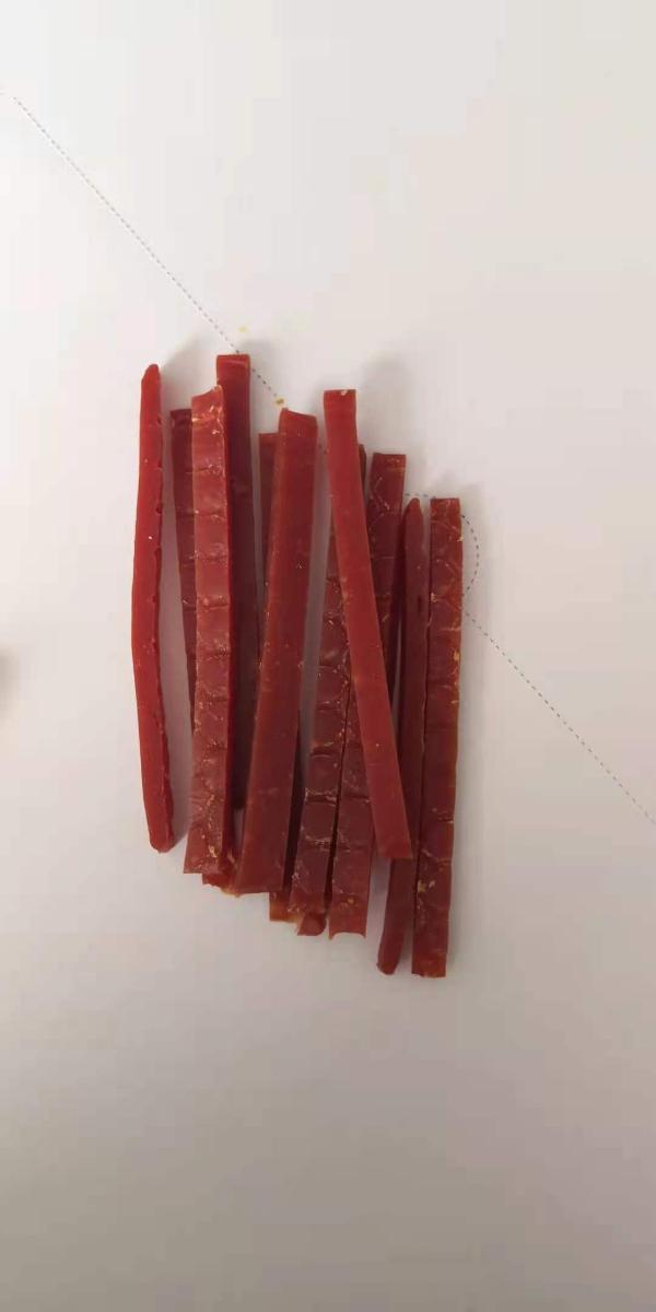 Antragsangaben: Fleischstreifen (getrocknet) in einem transparenten Folienbeutel mit Kopfreiterkarte in Aufmachung den Einzelverkauf als Hundefutter. Keine Milcherzeugnisse und Zuckerarten enthalten.

Stärke in der Ware (laut Angabe): 0,5 GHT bis 10 GHT.
Milcherzeugnisse in der Ware (laut Angabe): keine enthalten.

Zubereitung von der zur Fütterung verwendeten Art, Hunde- und Katzenfutter, in Aufmachungen für den Einzelverkauf, Stärke enthaltend, mit einem Gehalt an Stärke von 10 GHT oder weniger, keine Milcherzeugnisse enthaltend.