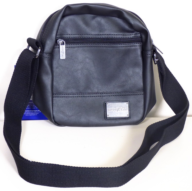 Handtasche, sog. Goodyear Bag GO1306, Foto siehe Anlage,
- mit einer Außenseite aus Kunststofffolien (lederartig geprägt),
- mit einem längenverstellbaren Schultertragegurt,
- mit einem eingesetzten Vorfach mit Reißverschluss,
- das Hauptfach ist mit einem entlang des oberen Randes bis zu den Seiten verlaufenden
  Reißverschluss zu öffnen,
- - gefüttert; innen mit einem offenen Einsteckfach und einem Reißverschlussfach ausgestattet,
- mit den Abmessungen: ca. 18 cm (Breite) x 22 cm (Höhe) x 8 cm (Tiefe),
- Handtasche, da aufgrund der Form, der Größe und des Gesamteindrucks in erster Linie dazu
  geeignet, kleinere, persönliche Gegenstände aufzunehmen.

"Handtasche, mit Außenseite aus Kunststofffolien"