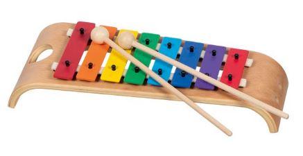 "Xylophon" (Art.-Nr. 61839)

- ein sog. Metallophon (Glockenspiel), im Wesentlichen bestehend aus einem Holzrahmen
  und acht darauf mit Metallnägeln befestigten und mit Filzstreifen unterlegten, unterschiedlich 
  gestimmten und verschiedenfarbigen Metallstäben, mit zwei Klöppeln aus Holz

- Abmessungen: etwa 28 x 11﻿,﻿5 x 3﻿,﻿5 cm (L x B x H) 

- gemeinsam in einem bedruckten Karton verpackt

Abbildung siehe Anlage

Derartige Erzeugnisse gehören als "Schlaginstrument“ zur Codenummer 9206 0000 00 0 des Zolltarifs.