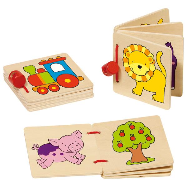 Es handelt sich um Bilderbücher für Kinder, bestehend aus vier Zuschnitten aus Lindensperrholz mit den Abmessungen von etwa 6 cm x 6 cm x 0﻿,﻿5 cm. Die Zuschnitte sind beidseitig mit kindgerechten Abbildungen (z. B. Tiere, Puppe, Ball etc.) ohne Text farbig bedruckt. Sie sind an einem Rand mit zwei kreisrunden Lochungen versehen, durch die eine Spinnstoffschnur gezogen ist, die zu einem Ring zusammengeknotet und mit einem aufgereihten Holzstein versehen ist. Die Bilderbücher sind mit einem mit warenbezogenen Angaben bedruckten Etikett aus Pappe (Ware mit geringem Wert) versehen und zu 12 Stück in einem farbigen Pappkarton aus Pappe verpackt.

Abbildung siehe Anlage.

Derartige Waren gehören als "Bilderbücher, für Kinder" zur Codenummer 4903 00 00 00 9 des Zolltarifs.