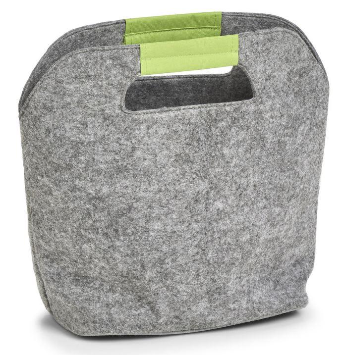 Isoliertasche für Nahrungsmittel oder Getränke, sog. Kühltasche, Foto siehe Anlage,
- mit einer Außenseite aus Spinnstoffen,
- mit einer isolierenden Innenlage aus einer silberfarbenen Folie,
- mit zwei integrierten Handtragegriffen,
- mit einem entlang des  oberen Randes verlaufenden Reißverschluss,
- - ohne Inneneinteilung,
- mit den Abmessungen: ca. 33 cm (Breite) x 30 cm (Höhe) x 17 cm (Tiefe),
- ohne Hinweise auf Handarbeit,
- dient der Aufrechterhaltung der Temperatur von Speisen und Getränken während des Transports.

"Isoliertasche für Nahrungsmittel oder Getränke, mit Außenseite aus Spinnstoffen,
 nicht handgearbeitet"