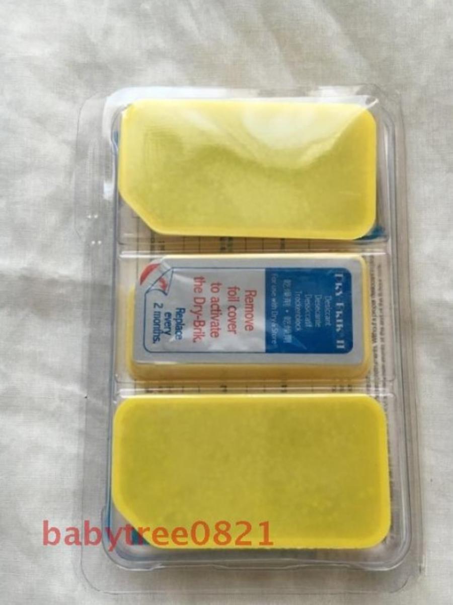 Angaben des Antragstellers:
Bei der Ware handelt es sich um ein feuchtigkeitsabsorbierendes Molsieb, welches aus Zeolith und kristallinem Quarz besteht und als Absorber im Rahmen des Trocknungsprozesses für Hörgeräte eingesetzt werden soll. Das Material ist in Form von je drei Trockensteinen in einem Einwegbehälter aus Kunststoff (Ethylen-Propylen-Copolymer) verpackt.

Befund:
Chemische Erzeugnisse und Zubereitungen der chemischen Industrie oder verwandter Industrien (einschließlich Mischungen von Naturprodukten), anderweit weder genannt noch inbegriffen; andere.