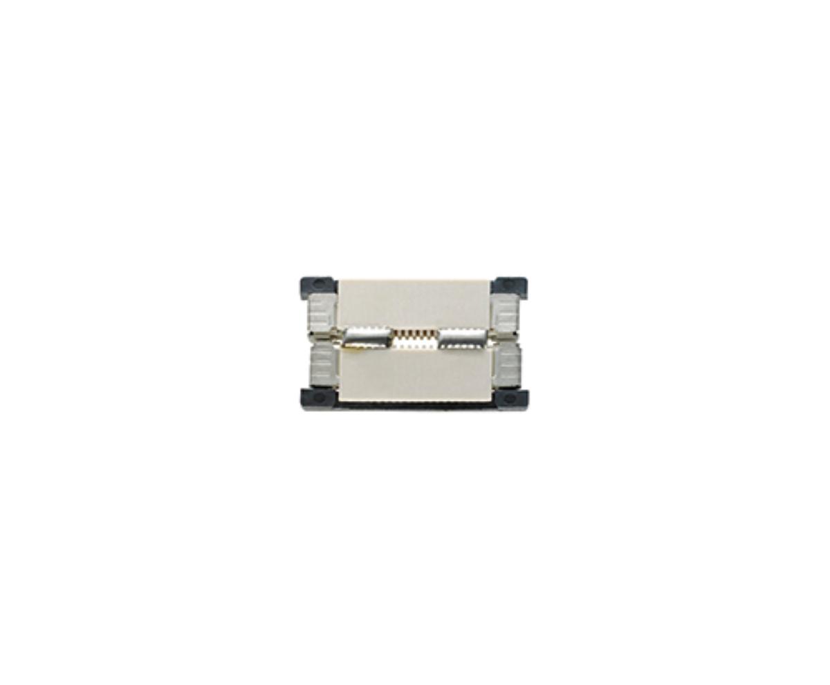 Verbinder ohne Kabel für 12mm Streifen CCT, 9726201,
- aus einem flachen quaderförmigen Metall/- Kunststoffkörper, mit beidseitig
  mechanischen Klemmvorrichtungen mit innenliegenden Metallkontakten,
- für eine Spannung von weniger als 1000 V,
- passend für LED-Streifen (nicht Gegenstand der vZTA-Entscheidung),
- zum Herstellen einer elektrischen Verbindung zwischen zwei gegenüberliegenden
  LED-Streifen mittels Klemmkontakte.

Die Ware ist als "elektrisches Gerät zum Verbinden von elektrischen Stromkreisen, für eine Spannung
von 1000 V oder weniger, keine Steckvorrichtung, keine vorgefertigte Schienenverteilung, kein
Verbindungselement für Kabel oder Drähte, keine Batterieklemme“ einzureihen.

Anlage: 1 Abbildung