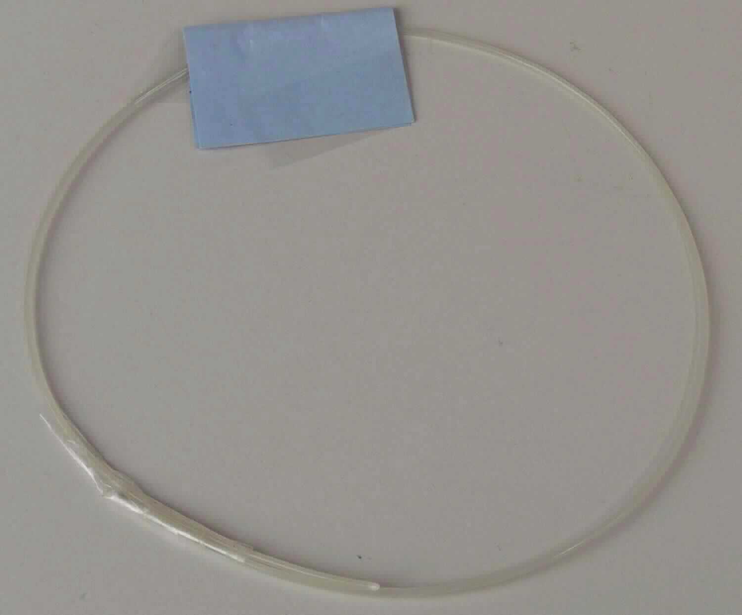 Bindfaden, sog. Tennissaite TF Multifeel pearl, Foto siehe Anlage,
- als Meterware, laut Antrag mit einer Länge von 200 m und einem Durchmesser von 1,3 mm,
- laut Untersuchungsergebnis:
-- weißes, gedrehtes Garn aus synthetischen Chemiefasern (laut Antrag Polyamid),
-- mit Kunststoff überzogen bzw. umhüllt, 
-- mit einem Titer von ca. 16867 dtex,
- zur Verwendung als Tennissaite.

"Bindfaden, mit Kunststoff überzogen, aus synthetischen Chemiefasern, aus Polyamid, mit einem Titer von weniger 
 als 50.000 dtex"