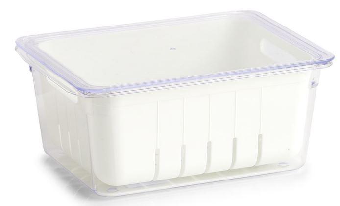 Nach den Antragsangaben sowie der vorliegenden Produktabbildung handelt es sich bei der sogenannten "Kühlschrank-Box, Artikel-Nr. 14737" um einen Behälter aus Kunststoffen im Sinne
der Anmerkung 1 zu Kapitel 39 (Polypropylen und Polystyrol). 
Das rechteckige Erzeugnis (ca. L 19 x B 14,7 x H 8,5 cm) besteht aus einer klarsichtigen Schale mit einem klarsichtigen, passgenauen Deckel sowie einem weißen,
passgenauen Abtropfgitter als Einsatz. 
Die Box dient lt. Antragstellerin zur Bevorratung von Lebensmitteln in Haushaltskühlschränken (nicht Gegenstand dieser Auskunft).
Die Ware ist mit einer Pappbanderole zum Einzelverkauf aufgemacht. 

Zolltarifrechtlich handelt es sich um einen „Haushaltsartikel aus Kunststoffen, Artikel für den Küchengebrauch, nicht von den Codenummern 3924 1000 11 0 bis 3924 1000 20 0 erfasst".