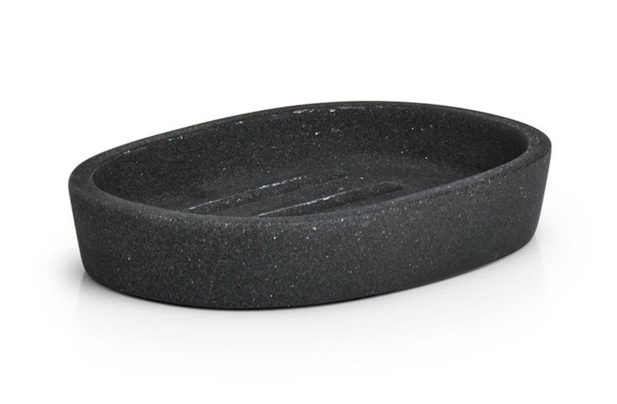 Nach den Angaben der Antragstellerin sowie der vorliegenden Abbildung handelt es sich um eine Seifenschale "Dark Stone, Art. 18890" aus Polyresin, einem Kunststoff im Sinne der Anmerkung 1 zu Kapitel 39, der mit Füllstoffen versetzt ist. Das schwarze, ovale Erzeugnis (L ca. 11,7 cm; B ca. 8,3 cm; H ca. 2,1 cm) verfügt auf der Schauseite über eine Vertiefung zur Seifenaufnahme sowie zwei Abtropffugen.

Die Ware ist in einer Einzelverpackung aufgemacht.

In Bezug auf die Formgebung, Stabilität und die für derartige Erzeugnisse erforderliche Hygiene sowie die Reinigung bestimmt der Kunststoff gegenüber den Füllstoffen den Charakter der aus verschiedenen Stoffen zusammengesetzten Ware.

Zolltarifrechtlich handelt es sich um einen "Toilettengegenstand aus Kunststoffen, andere als in den Codenummern 3924 1000 11 0 bis 3924 9000 90 1 genannt".