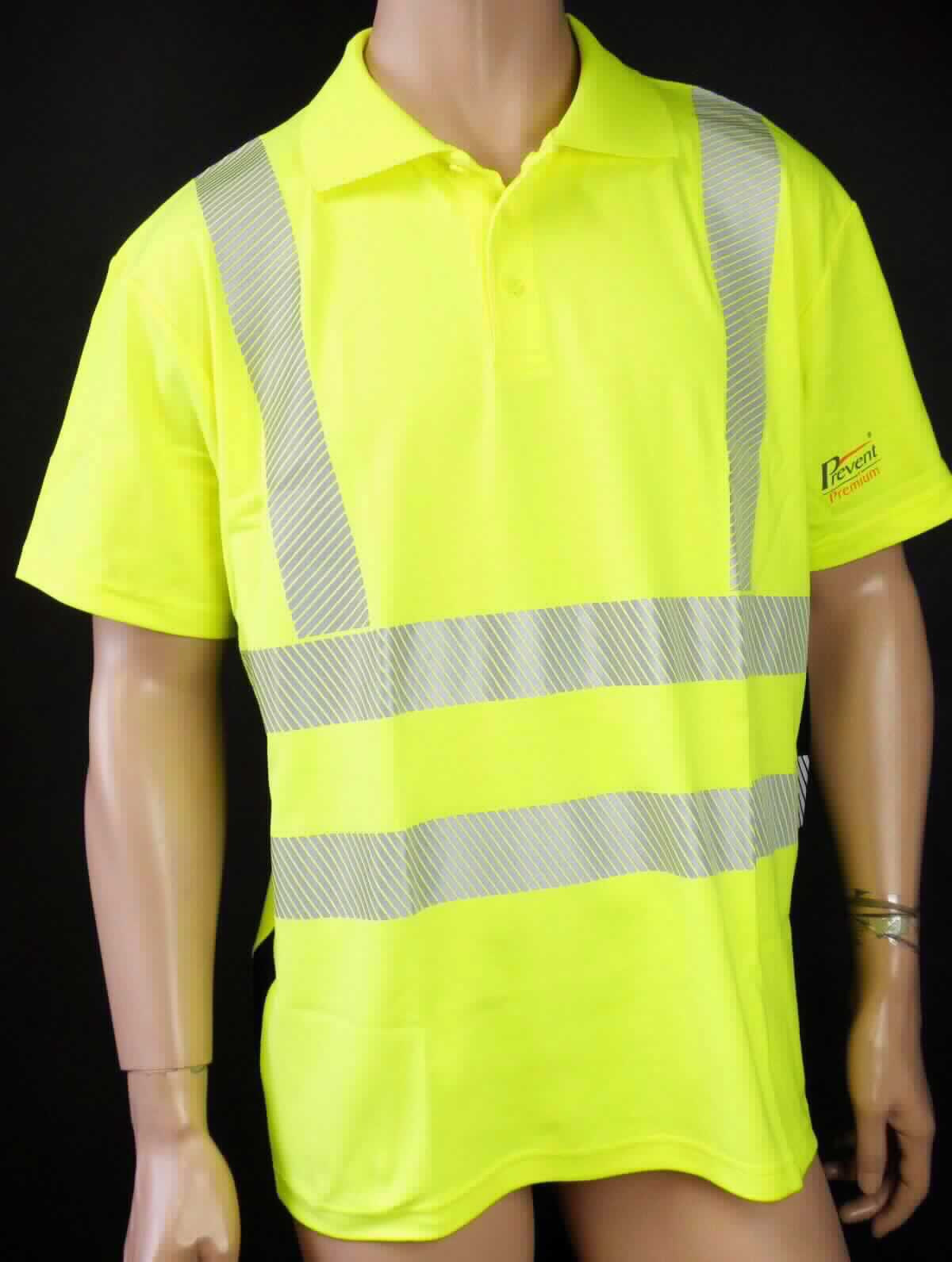 Hemd, sog. PREVENT Trendline Warnschutz POLO-Shirt, Größe L, Foto siehe Anlage,
- in einem Polybeutel verpackt,
- aus verschiedenen ca. 0,7 mm dicken, einfarbigen Gewirken aus laut Antrag 55 % Baumwolle und 45 % Polyester 
  (synthetische Chemiefasern); mit durchschnittlich mehr als 10 Maschen je linearen Zentimeter in jeder Richtung,
- über die Taille reichend (Rückenlänge: ca. 73 cm),
- mit einem Umlegekragen,
- vorn mit einer nicht durchgehenden Öffnung mit Knopfverschluss von links über rechts (Männerkleidung),
- mit kurzen Ärmeln,
- mit aufgedruckten, reflektierenden Streifen versehen,
- am unteren Rand durch Umschlagen und Festnähen gesäumt,
- aufgrund der Spinnstoffzusammensetzung keine Ware der Unterposition (KN) 6105 2010.

"Hemd, aus Gewirken, für Männer, aus Baumwolle"
