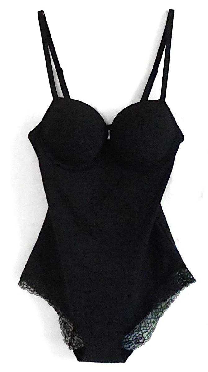Formbody, sog. sog. Shape-Body, Order 565984/471316, Größe 75B, Foto siehe Anlage,
- aus ca. 0,6 mm dicken, einfarbigen Gewirken aus laut Antrag 70 % Polyamid und 30 % Elasthan,
- mit konvex ausgearbeiteten, gepolsterten Büstenteilen, mit eingearbeiteten Formbügeln unterhalb
  der Brust,
- mit ca. 1 cm schmalen, längenverstellbaren Schulterträgern (sog. Spaghettiträger),
- im unteren Teil wie ein Slip mit hohen Beinausschnitten gearbeitet,
- im Schritt mit Hygieneeinlage und Schrittöffnung mit unterlegtem Druckknopfverschluss,
- an allen Rändern durch Umschlagen und Festnähen gesäumt; an den Beinausschnitten teilweise 
  mit einer bis zu ca. 3,6 cm breiten Borte aus durchbrochenen Gewirken (sog. Raschelspitze) aus
  Spinnstoffen verziert; am oberen Rand hinten mit einem elastischen Band verstärkt,
- nach Schnitt, Ausstattung und Material dazu bestimmt, gewisse Teile des Körpers zu stützen, zu formen
  und zu korrigieren.

"Den Korsetten ähnliche Ware, aus Gewirken, andere als in den Unterpositionen 6212 10 bis
 6212 30 genannte"