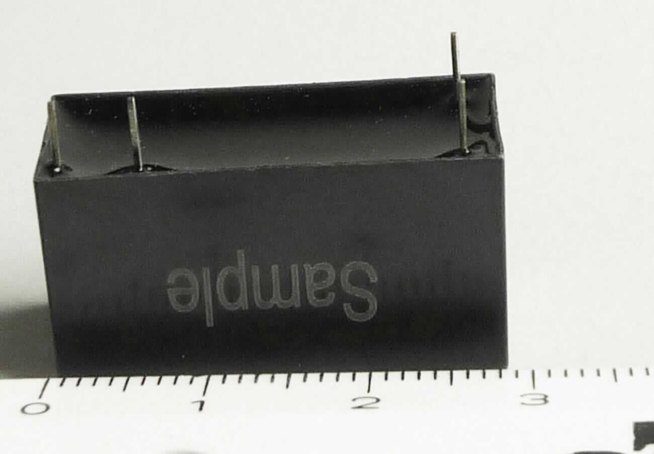 Solid State Relais, KSGD24D5-5, 
- photoelektrisches Relais aus einer Diode, Widerständen und einer Leuchtdiode als Sender und einem galvanisch getrennten Empfängerschaltkreis mit einem photoempfindlichen Triac für den Lichtempfang, einem Leistungs-Triac, einem Kondensator und Widerständen in einem Gehäuse mit mehreren Anschlusspins, 
- für eine Spannung von 24 V und eine Stromstärke von 5 A,
- zum Schalten von elektrischen Geräten. 

Die Ware ist als "elektrisches Gerät zum Schließen und Unterbrechen von elektrischen Stromkreisen (Relais), für eine Spannung von 60 V oder weniger und eine Stromstärke von mehr als 2 A, nicht für bestimmte Luftfahrzeuge, nicht von dem TARIC-Codes 8536 4190 40 und 8536 4190 50 erfasst" einzureihen.

Anlage: 1 Abbildung