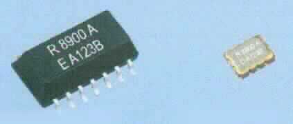 Sog. Real Time Clock Module (RTC, RX 8900 SA / CE),
- in Form einer Multikomponente Integrierten Schaltung (MCO) aus einem 
  piezoelektrischen Quarzkristall und einer monolithischen integrierten Schaltung,
  die auf praktisch untrennbare Weise zu einer einzigen integrierten Schaltung 
  verbunden sind,
- in einem SOP-Gehäuse mit 14 Anschlusspins.

"Elektronische integrierte Schaltung, kein Prozessor und keine Steuer- oder Kontrollschaltung, kein Speicher oder Verstärker, in Anmerkung 9 b), Ziffer 4, zu diesem Kapitel genannte Ware - sog. Real Time Clock Module in Form einer Multikomponente Integrierten Schaltung (MCO)"