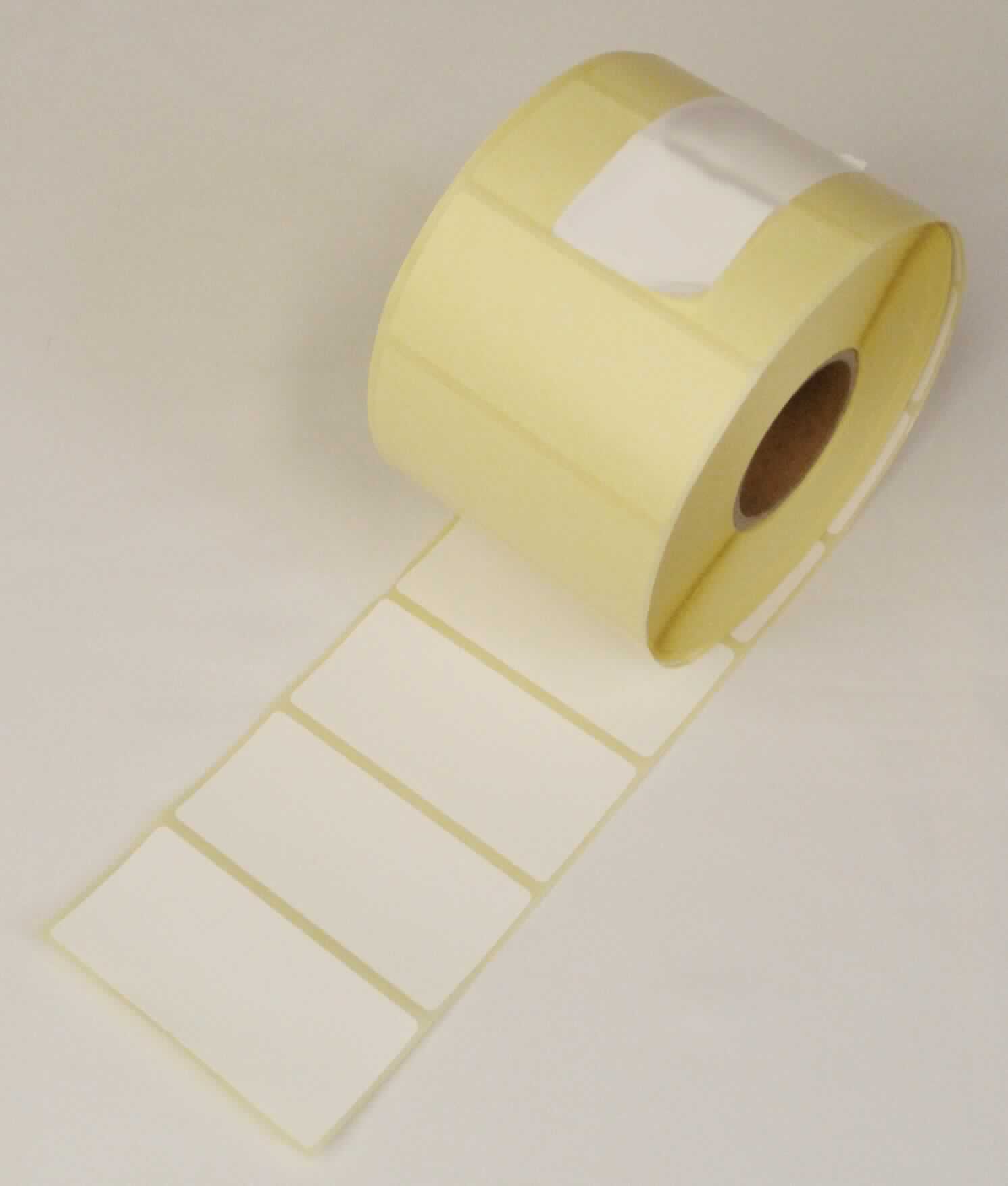 Bei dem vorgelegten Warenmuster und nach den vorgelegten Unterlagen handelt es sich um etwa 7,5 x 3,5 cm große, rechteckige, unbedruckte Etiketten aus Papier mit abgerundeten Ecken, die rückseitig mit einer Selbstklebeschicht ausgerüstet sind und zum Kennzeichnen von Waren verwendet werden. 1000 selbstklebende Etiketten sind auf einem silikonisierten, zum Abtrennen der einzelnen Etiketten bereits perforierten Trägerpapier aufgebracht und auf eine Papprolle aufgewickelt. 10 Rollen sind in einem Karton verpackt.

Abbildung siehe Anlage.

Derartige Waren gehören als "Etiketten aller Art aus Papier, nicht bedruckt, selbstklebend" zur Codenummer 
4821 90 10 00 0 des Zolltarifs.