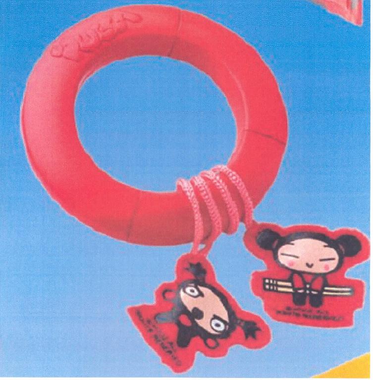 Kugelschreiber als zusammengesetzte Ware mit einem Gehäuse in Form eines Ringes, sog. Wrap Writer aus der Serie "Mc Donald's - Pucca / Sonic-X - 2006", zusammengesetzt mit zwei Anhängern aus Spinnstoff mit Abbildungen von "Pucca-Figuren", mit folgenden wesentlichen Beschaffenheitsmerkmalen:
Das Gehäuse aus Kunststoff (Maße: 8 x 1,3 cm = Durchmesser x Dicke) ist ringförmig geschlossen und durch zwei drehbare Gelenke zu öffnen, so dass die Mine zum Vorschein kommt. Die Mine enthält pastöse Tinte und ist nicht auswechselbar.
Die beiden Anhänger sind an dem Ring durch Schlaufen befestigt. Der Kugelschreiber bestimmt hinsichtlich des Umfangs und der Verwendung den Charakter der Ware.
Er ist in einem Kunststoffbeutel verpackt. 

Abbildung im Internet.