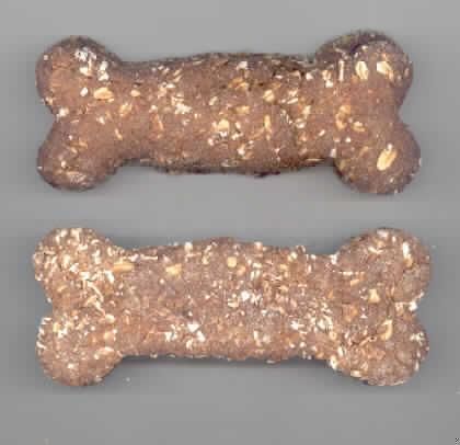 Hundekekse
Antragsangaben: Hunde-Keks XL mit Modelteig. Die Rezeptur wurde vertraulich mitgeteilt. Stärke in der Ware: mehr als 30 GHT. Milcherzeugnisse (Joghurt): 10 oder mehr, jedoch weniger als 50 GHT.

Beschaffenheit der vorgelegten Warenprobe: braune, ca. 14 x 5 x 2 cm große, knochenförmige, augenscheinlich mit Haferflocken durchzogene, harte Kekse (Gebäck), davon 10 Stück in einem Originalfolienbeutel mit Etikett, einer Aufmachung für den Einzelverkauf entsprechend. Etikett-Text (Auszug): "Hunde-Keks XL mit Modelteig. Moni's Hunde-Bäckerei. Ergänzungsfuttermittel für Hunde".

Aufgrund der Aufmachung als Hundefutter ist eine Verwendung zur menschlichen Ernährung grundsätzlich ausgeschlossen.

Zubereitung von der zur Fütterung verwendeten Art, Hunde- und Katzenfutter, in Aufmachung für den Einzelverkauf, mit einem Gehalt an Stärke von mehr als 30 GHT, mit einem Gehalt an Milcherzeugnissen von 10 oder mehr, jedoch weniger als 50 GHT.