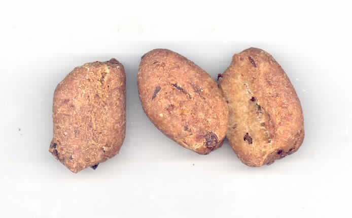 Hundekekse
Antragsangaben: Moni-Kekse Speck. Die Rezeptur wurde vertraulich mitgeteilt. Stärke in der Ware: mehr als 30 GHT. Milcherzeugnisse: 10 oder mehr, jedoch weniger als 50 GHT.

Beschaffenheit der vorgelegten Warenprobe: braune, ca. 2,5 x 1,5 x 1 cm große, unregelmäßig geformte, mit dunklen Bestandteilen durchzogene, harte Kekse (Gebäck), in einem 250-g-Originalfolienbeutel mit Etikett, einer Aufmachung für den Einzelverkauf entsprechend. Etikett-Text (Auszug): "Moni-Kekse Speck. Moni's Hunde-Bäckerei. Ergänzungsfuttermittel für Hunde".

Aufgrund der Aufmachung als Hundefutter ist eine Verwendung zur menschlichen Ernährung grundsätzlich ausgeschlossen.

Zubereitung von der zur Fütterung verwendeten Art, Hunde- und Katzenfutter, in Aufmachung für den Einzelverkauf, mit einem Gehalt an Stärke von mehr als 30 GHT, mit einem Gehalt an Milcherzeugnissen von 10 oder mehr, jedoch weniger als 50 GHT.