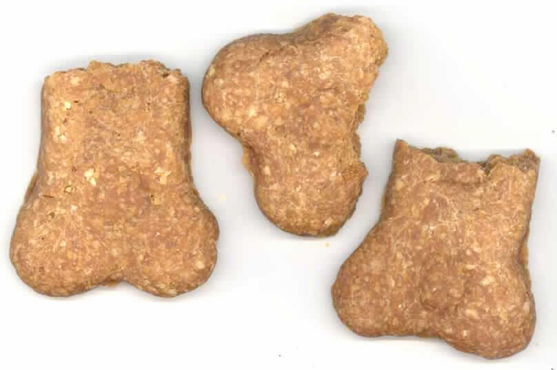 Hundekekse "Vanille"

Antragsangaben (als zutreffend unterstellt): Kekse zur Hundefütterung auf der Grundlage von Mehl und weiteren Zutaten. Zur Zusammensetzung wurden vertrauliche Angaben gemacht. Mehr als 30 % Stärke enthaltend. Weniger als 10 % Milchpulver enthaltend. Verpackt in Cellophanbeuteln in Aufmachung für den Einzelverkauf.

Beschaffenheit der vorgelegten Warenprobe: braune, harte Bruchstücke von Keksen in Knochenform (siehe Foto).

Hundefutter, in Aufmachung für den Einzelverkauf, mit einem Gehalt an Stärke von mehr als 30 GHT, mit einem Gehalt an Milcherzeugnissen von weniger als 10 GHT.