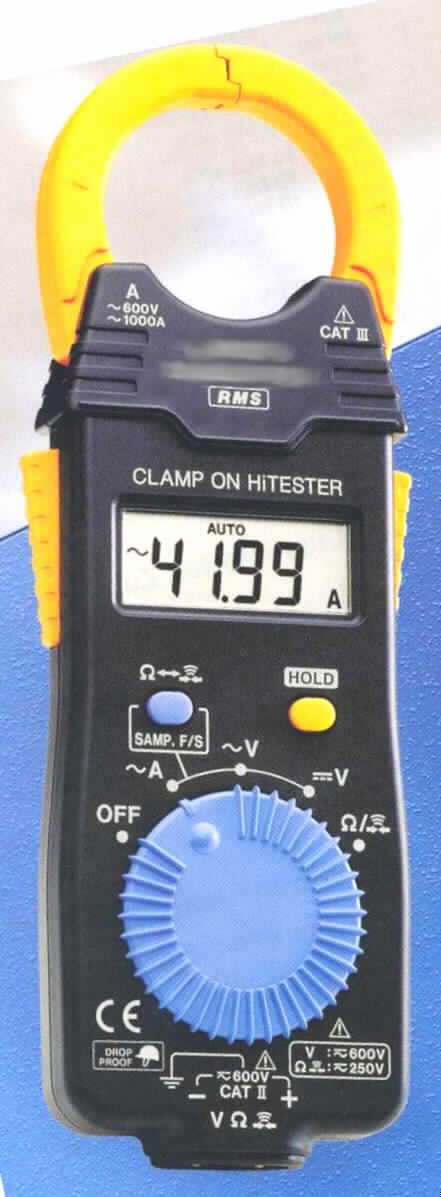 Gerät zum Messen elektrischer Größen, Vielfachmessgerät zum Messen von Stromstärke, Widerstand und Spannung, sog. Zangenmultimeter Art.-Nr. 3280-20, nicht für zivile Luftfahrzeuge, ohne Registriervorrichtung.
Es handelt sich um ein ca. 57 x 175 x 16 mm großes Gerät mit LCD Anzeige, Batterie, zangenähnlichem Sensor sowie Messleitung (siehe Abbildung). 
Das Gerät misst die Stromstärke von 0 bis 1000 A bei Wechselstrom, die maximal zulässige Stromstärke liegt bei 2000 A; 
die Spannung von 0 bis 600 V Gleich- oder Wechselstrom sowie Widerstände von 0 bis 42 MOhm bei maximal 250 V Wechselstrom.
Das Zangenmultimeter  wird in einem speziellen Etui verpackt.