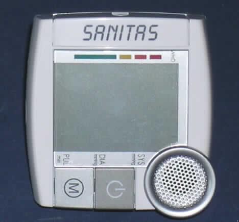 Medizinischer Apparat in Form eines Blutdruckmessgeräts, sog. sprechendes Blutdruckmessgerät SBC 55, Art-Nr. 653.20, im Wesentlichen bestehend aus einem Kunststoffgehäuse (L 82 x B 77 xH 31 mm) mit LC-Display, Lautsprecher für Sprachausgabe, zwei Bedientasten (für "Start/Stop" und Speichern) und Batteriefach für zwei beigefügte 1,5 V-Micro-Batterien (LR 03), sowie einer Spinnstoffmanschette mit Klettverschluss für das Handgelenk. Der vollautomatische Apparat pumpt die Manschette auf Tastendruck auf und entleert sie während der Messung. Auf dem Display werden anschließend systolischer und diastolischer Blutdruckwert, Pulsfrequenz und ggfs. Rhythmusstörungen angezeigt. Das Messergebnis wird auch akustisch über eine Sprachausgabe mitgeteilt. Bis zu 60 Messergebnisse werden mit Datum und Uhrzeit  (ebenfalls auf dem Display ablesbar) automatisch gespeichert.
Der Apparat wird in einer zum dauerhaften Gebrauch geeigneten Kunststoff-Box aufbewahrt und ist mit einer Gebrauchsanleitung in einem bedruckten Pappkarton verpackt.
Ein Bild der Ware befindet sich im Internet unter http://ec.europa.eu/taxation_customs/dds/ebticau_de.htm