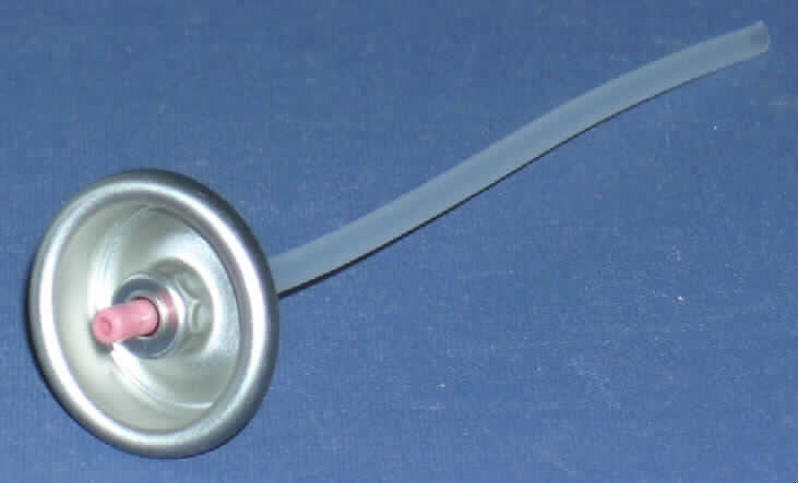 Zerstäubervorrichtung ohne Zerstäuberkopf, bestehend aus einem Kunststoffkolben mit Metallfeder, einem Saugröhrchen (Länge ca. 13,5 cm) und einem oberen Abschluss zum Aufsetzen auf ein entsprechendes Behältnis.
Durch Druck auf den Kolben wird Flüssigkeit nach oben transportiert und zerstäubt. 

Abbildung siehe Internet