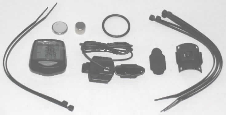 Geschwindigkeitsmesser für Landfahrzeuge, keine Ware der Positionen 9014 oder 9015, sog. Fahrradcomputer Ciclomaster CM 2.06 in einer Warenzusammenstellung in Aufmachung für den Einzelverkauf, im Wesentlichen bestehend aus
- einem noch nicht zusammengesetzten Multifunktionsgerät mit Lenkerhalter, LC-Anzeige, einem über Kabel verbundenen Radsensor und einem Speichenmagneten (funktionelle Einheit) mit noch nicht eingesetzter Batterie und
- Montagematerial (Kabelbinder, Gummiring).
Der Fahrradcomputer ermittelt und zeigt folgende Messwerte an: aktuelle und durchschnittliche Geschwindigkeit, Tages- und Gesamtkilometer. Keine der Messfunktionen ist charakterbestimmend. Die integrierte Uhrenfunktion ist nebensächlich und wird zum Berechnen der Geschwindigkeit benötigt.
Das Multifunktionsgerät bestimmt den Charakter der Warenzusammenstellung in Bezug auf die Verwendung. Alle Bestandteile sind in einer Kunststoffbox in Aufmachung für den Einzelverkauf verpackt. 

Ein Bild der Ware befindet sich im Internet unter http://ec.europa.eu/taxation_customs/dds/ebticau_de.htm.