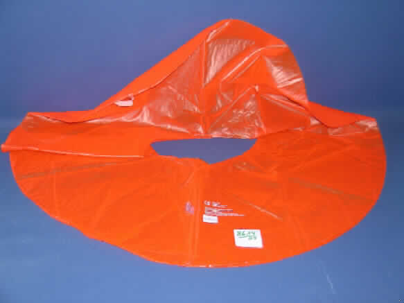 Anderes als zuvor von der Position 9503 erfasstes Spielzeug aus Kunststoff, in Form eines aufblasbaren Schwimmrings, Art. Nr. 56-060 2214.
Es handelt sich um einen Ring aus orangefarbener Kunststoff-Folie. Er ist mittels eines Kunststoffventils aufblasbar. Der Ring hat einen äußeren Durchmesser von ca. 88 cm und einen Innendurchmesser vom ca. 30 cm.
Das Spielzeug dient der Unterhaltung und dem Zeitvertreib von Kindern im seichten Wasser und bietet keine ausreichende Sicherheit vor Unfällen im tiefen Wasser.
Ein Bild der Ware ist im Internet unter http://europa.eu.int/comm/taxation_customs/dds/de/ebticau.htm zu finden.