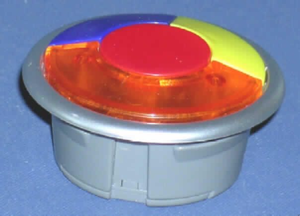 Erkennbares Zubehör für ein Spielfahrzeug, sog. Big-easy-touch, Artikelnummer 56472.

Das ca. 6,5 x 6,5 x 3 cm große Kunststofferzeugnis mit integriertem Soundmodul stellt eine Hupe dar. Durch Betätigen der Hupe oder zwei weiterer farbiger Tasten (Button) ertönen fahrzeugtypische Geräusche (Anlassen, Fahren); gleichzeitig leuchtet ein "Blinklicht" auf.

Das Spielfahrzeug-Zubehör ist speziell für den Einbau in ein Spielfahrzeug Modell "Bobbycar" (nicht Gegenstand dieser Auskunft) bestimmt.

Das Erzeugnis ist mit einer Einbauanleitung in einem bunt bedruckten Pappkarton mit Verkaufsanhänger verpackt. 

Bild der Ware unter http://europa.eu.int/comm/taxation_customs/dds/de/ebticau.htm
