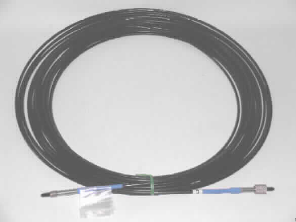 Kabel aus optischen Fasern, keine Ware der Position 8544, nicht zur Bildübertragung, sog. Lichtleiterkabel für elektronische Pyrometer, im Wesentlichen bestehend aus einer optischen Faser (Durchmesser 1mm), eingebettet in eine gelbe, weichere Hülle und ummantelt mit einer stabilen, schwarzen Kunststoffhülle, an beiden Enden mit Anschlussstücken versehen. Das in einem Kunststoffbeutel verpackte Kabel soll zur Verbindung zwischen dem Sensor und der Auswerteeinheit eines Pyrometers verwendet werden.

Ein Bild der Ware befindet sich im Internet unter http://europa.eu.int/comm/taxation_customs/dds/de/ebticau.htm.