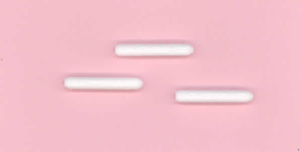 Teil eines Markierstiftes in Form einer porösen Spitze aus weißen Kunststofffasern (Polyester) ohne Innenkanal für einen Markierstift (Maße: 20 x 2 mm = L x D). Die Spitze ist an einem Ende konisch und am anderen Ende rund zugeschnitten.

Abbildung der Ware unter:
http://ec.europa.eu/taxation_customs/dds/ebticau_de.htm