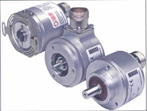 Tourenzähler, nicht für zivile Luftfahrzeuge bestimmt, so genannter magnetischer Absolutwergeber GEL 235, im Wesentlichen bestehend aus einem zylindrischem Gehäuse aus eloxiertem Aluminium (Ø 58 mm, Länge 46,5 mm) mit einem Flanschmaß von 58 mm, in dem sich u.a. ein magneto-resistiver Abtastmagnet und eine Stahlscheibe befinden. Basierend auf seiner berührungslosen magnetischen Abtastung wird die Umdrehung einer Welle gemessen und ihre Position ermittelt.
Der Absolutwertgeber liefert die Positionswerte in Binär- oder Gray Code über eine SSI-Schnittstelle zur Weiterverarbeitung.
Äußere Form: siehe Abbildung