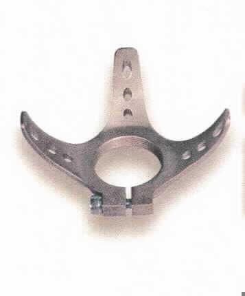 Teil erkennbar hauptsächlich für eine menschliche Prothese (künstliches Körperteil) bestimmt, in Form eines dreiarmigen im Durchmesser ca. 10 cm großen Verbindungsstücks aus Metall. Die Ware weist in der Mitte eine kreisförmige Aussparung mit Gewinde auf und ist speziell geformt. Sie wird in den Prothesenschaft eingegossen und stellt ein erkennbares Verbindungsteil zu unteren Prothesenpassteilen (z.B. Unterschenkelersatz) dar.

Ein Bild der Ware ist im Internet unter http://ec.europa.eu/taxation_customs/dds/ebticau_de.htm
zu finden.