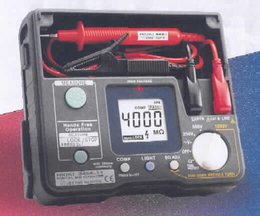 Gerät zum Messen elektrischer Größen als Multimeter ohne Registriervorrichtung, nicht für zivile Luftfahrzeuge bestimmt, sog. digitaler Isolationstester Hioki 3454-11.
Es handelt sich um ein ca. 175 x 148 x 56 mm (B x H x T) großes Gerät mit LCD, das mit zwei Prüfleitungen mit Messspitze bzw. Abgreifklemme ausgestattet ist. Der Isolationstester dient zum Messen von Spannungen bis 750 Volt und Isolationswiderständen bis 4000 Milliohm. Mittels Drehschalter wird der gewünschte Messbereich (250, 500 oder 1000 Volt) für die Widerstandsmessung eingestellt. Das Gerät wird ebenfalls zur Durchgangsprüfung verwendet.

Ein Bild der Ware befindet sich im Internet unter http://europa.eu.int/comm/taxation_customs/dds/de/ebticau.htm.