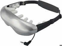 Elektrisches Vibrationsmassagegerät, aufgemacht als Warenzusammenstellung für den Einzelverkauf, sog. Massagebrille, Art.-Nr. 860046, bestehend aus 
1. einer funktionellen Einheit aus
- einem brillenartigen Gehäuse, das die elektrische Ausrüstung für die Vibrationsmassage enthält, mit elastischem Band zur Befestigung am Kopf, an der Innenseite mit 20 ca. 2 cm hohen Noppen mit Magneteinsatz versehen,
- und einer batteriebetriebenen Steuereinheit, die über Kabel mit der "Brille" verbunden ist und an der sich zehn verschiedene Vibrationsmassageprogramme, die Massagedauer und verschiedene Geräuschkulissen (z. B. Wasserrauschen, Vogelzwitschern) über eine Tonwiedergabefunktion einstellen lassen. Die Hauptfunktion dieses Multifunktionsgeräts stellt aufgrund des Erscheinungsbildes und der Verwendung die Massagefunktion dar.
2. Drei  Batterien (Typ AAA)
3. Ein Doppel-Ohrhörer (mit dem die Geräuschkulisse erst hörbar wird)
4. Drei Ersatzmagneten. 
Charakterbestimmender Bestandteil der Warenzusammenstellung ist die Massagebrille mit Steuereinheit. 
Die vier Bestandteile sind gemeinsam mit einer Warenbeschreibung in einem bedruckten Pappkarton mit Styroporeinsatz verpackt.
Ein Bild der Ware befindet sich im Internet unter http://ec.europa.eu/taxation_customs/dds/ebticau_de.htm.