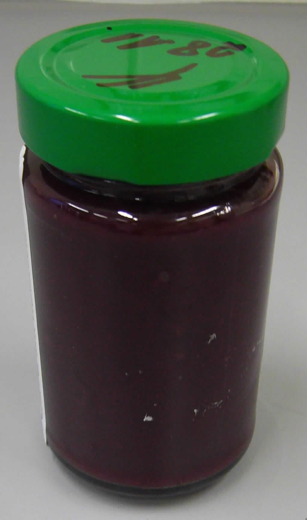 Fruchtaufstrich aus Waldbeeren

Antragsangaben (als zutreffend unterstellt): Frucht pur Soft Waldbeere. Zutaten: Fruchtmischung 55% (in veränderlichen Gewichtsanteilen: Brombeeren, Erdbeeren, Schlehen, Holunderbeersaft), Agavendicksaft, Apfeldicksaft, Traubendicksaft, Geliermittel: Apfelpektin, Zitronensaft, Festigungsmittel: Calciumcitrat. Herstellung: durch Kochen hergestellt. Brixwert: 36,2. Verpackung: in Gläsern mit einem Inhalt von 250 g.

Beschaffenheit des vorgelegten Warenmusters: dunkelrote, viskose Fruchtmasse, süß, sauer und fruchtig nach Beeren schmeckend, keine Fruchtstücke enthaltend. 
Zuckergehalt gemäß ZAnm 2a) 2. Anstrich zu Kap 20 (gem. Angabe): mehr als 30 GHT.

Konfitüren, Fruchtgelees, Marmeladen, Fruchtmuse und Fruchtpasten, durch Kochen hergestellt, auch mit Zusatz von Zucker oder anderen Süßmitteln, andere, nicht von Zitrusfrüchten, mit einem Zuckergehalt von mehr als 30 GHT, andere als in den Unterpositionen 2007 9910 bis 2007 9935 genannt.